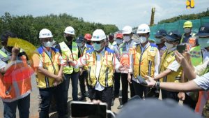 Foto: Tinjau Longsor di KM 122 Tol Cipali, Menteri Basuki Instruksikan  Penanganan Darurat di Median Jalan Dipercepat