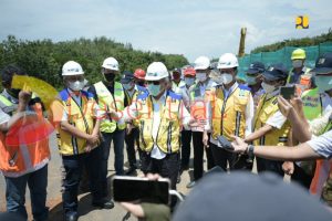 Foto: Menteri Basuki : Flyover Purwosari Urai Kemacetan di Perlintasan Kereta di Jalan Slamet Riyadi Kota Solo