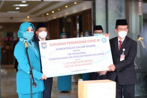 Terima Bantuan 1 Juta Masker, Ketua Umum TP PKK Akan Distribusikan ke Masyarakat