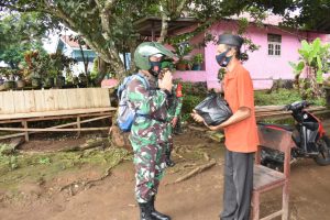 Dandim 1501/Ternate Dan Komunitas Biker Kodim 1501/Ternate,  Ngetrail Sambil Bagi Sembako dan Masker