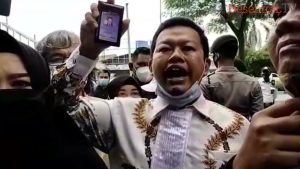CUMA DI INDONESIA PENGACARA HRS, MAU BERSIDANG DILARANG POLISI DARI POLRES JAKTIM