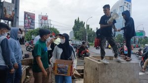 Kepedulian Semeru, Komunitas Punk Sampai Aktivis Perempuan Turun ke Jalan