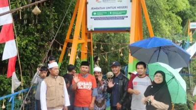 Bersama Mitra, Bakrie Amanah Bangun Jembatan Gantung 44 Meter di Cianjur
