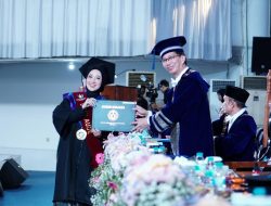 Wisudawan ITS Penyandang Tunarungu Lulus Berpredikat Cumlaude