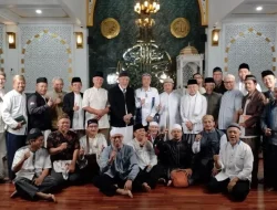 KH Didin Hafidhuddin dan Jamaah Doakan Hakim MK Berani Tegakkan Kebenaran