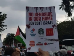 Aktivis Pro-Palestina Gelar Aksi Boikot Air Minum Kemasan Lokal yang Diduga Terafiliasi Israel