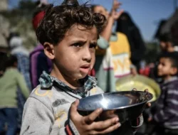 UNRWA: Anak-Anak Gaza Habiskan Delapan Jam Sehari untuk Cari Air dan Makanan